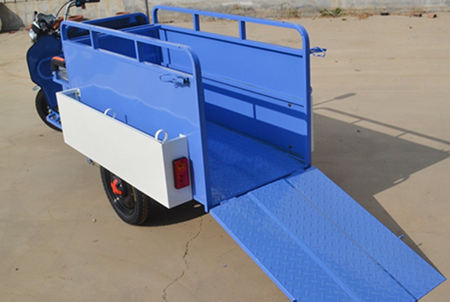 電動(dòng)雙桶清運(yùn)車