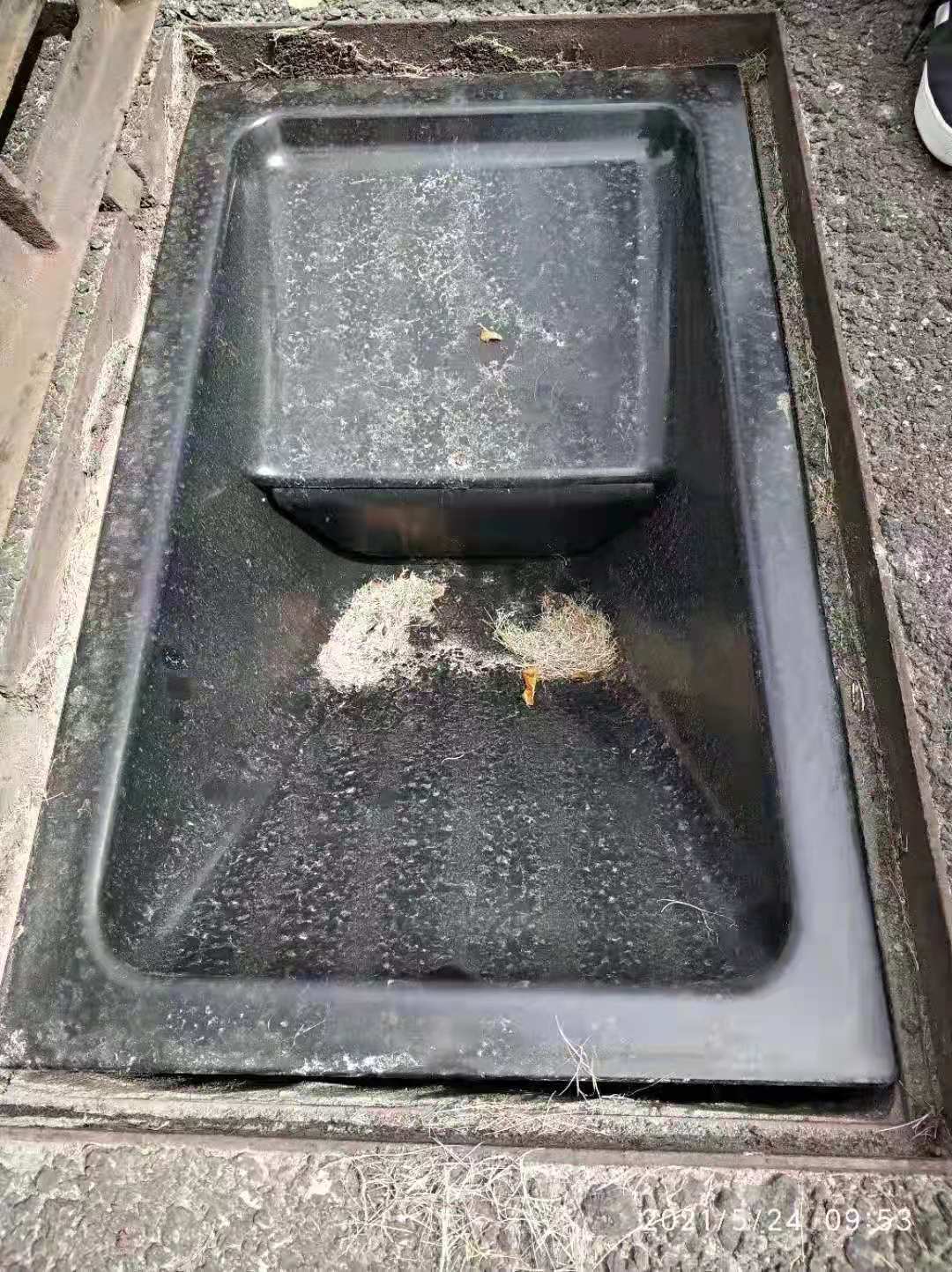 安裝下水道防蚊閘.jpg